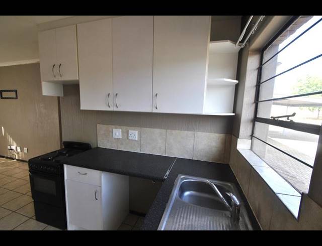 2 BEDROOM TOWNHOUSE FOR SALE IN DAWN PARK